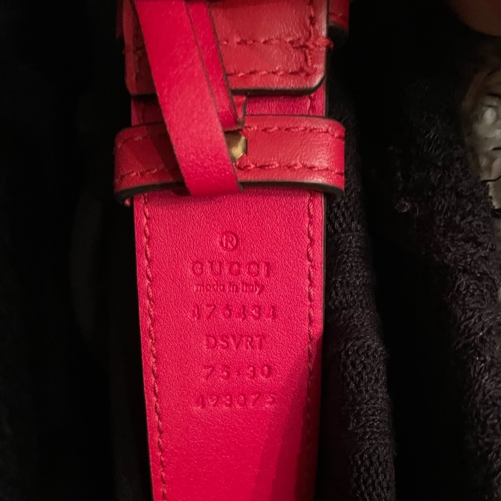 GUCCI MARMONT WOMEN'S RED MATELASSE LEATHER BELT BAG GOLD LOGO - Picture 6 of 8